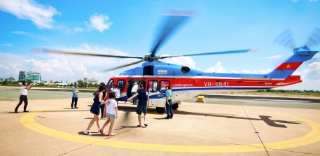 Trải nghiệm trực thăng cực chill ngắm Sài Gòn từ trên cao