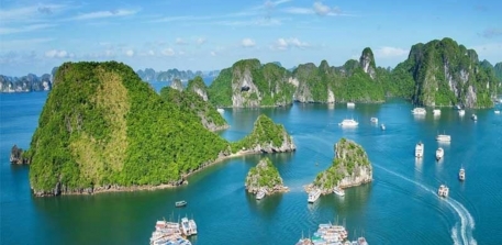 Luxury Travel Tour in Ha Long Bay, Vietnam