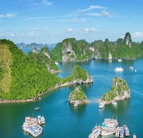 Luxury Travel Tour in Ha Long Bay, Vietnam