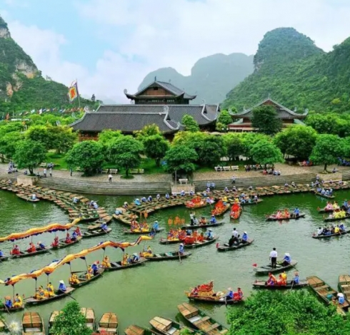 Indian Tourists Enthralled by Trang An, Ninh Binh