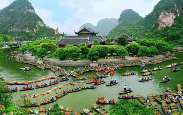 Indian Tourists Enthralled by Trang An, Ninh Binh