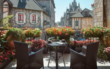 Should You Stay Overnight at Ba Na Hills? Real Travel Experience in 2025