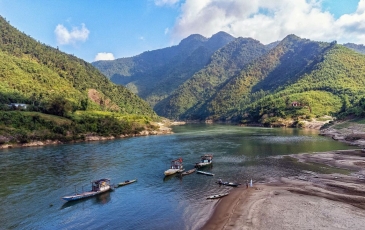 Hòn Kẽm Đá Dừng - Ngược Dòng Thu Bồn Khám Phá Kỳ Quan Thiên Nhiên