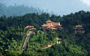 Núi Yên Tử - Khám Phá Chốn Thiêng Ngự Ở Vùng Đông Bắc