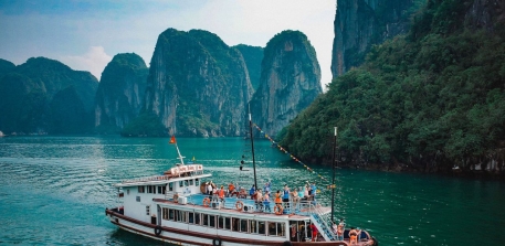 Vịnh Hạ Long 2 Ngày 1 Đêm - Khám Phá Kỳ Quan Thiên Nhiên