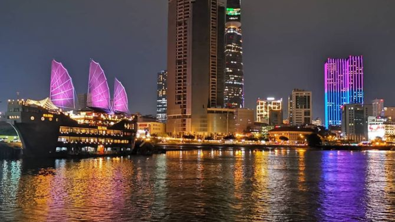 DINNER CRUISE TOUR ON THE SAIGON RIVER