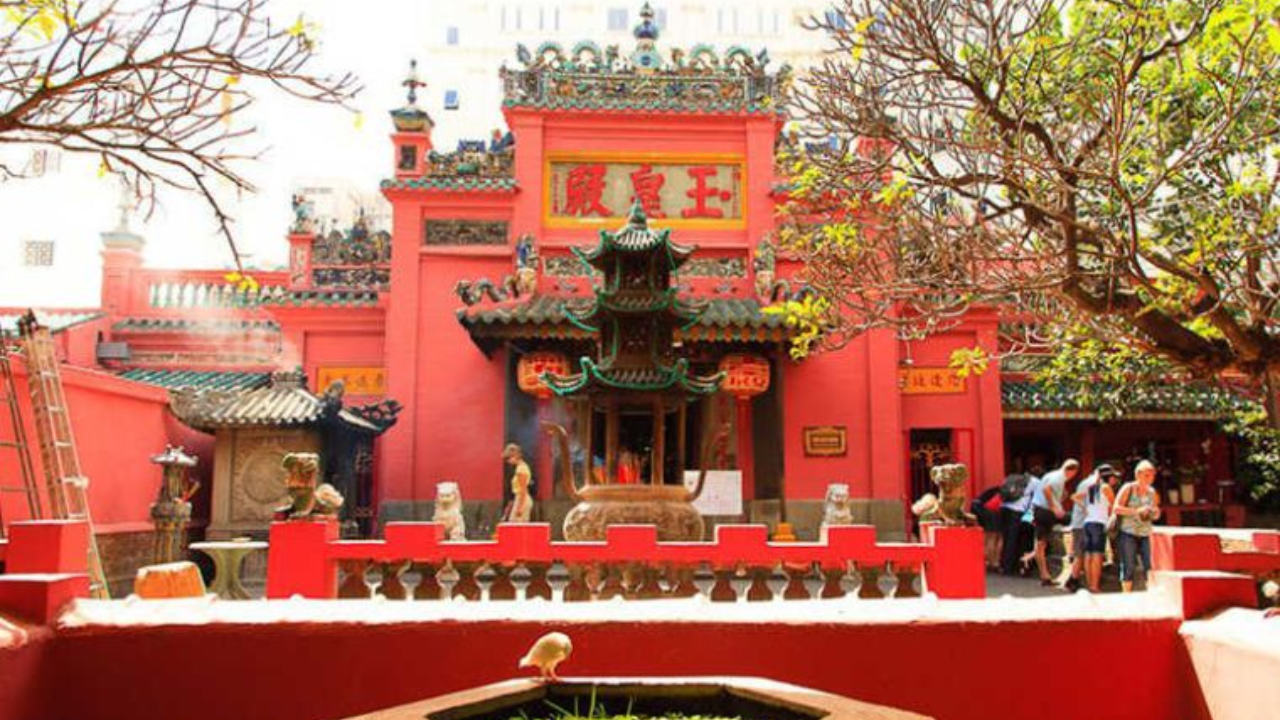  Jade Emperor Pagoda 