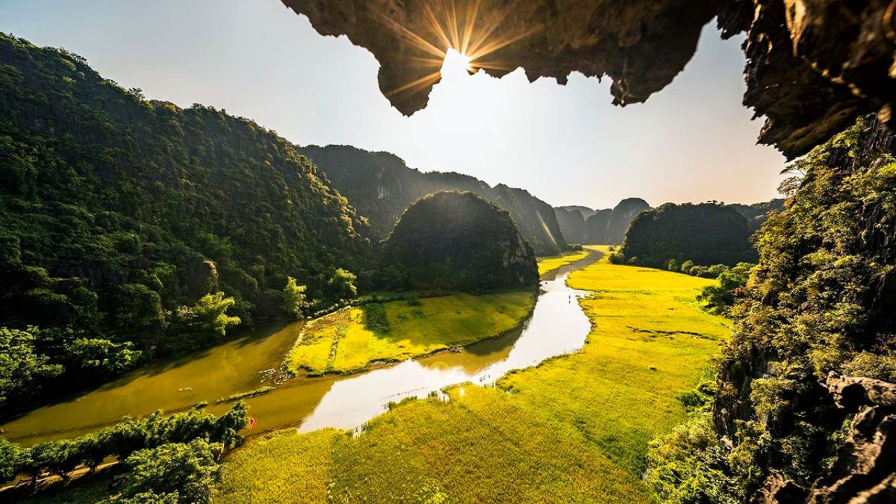Cảnh quan thiên nhiên của khu du lịch Tam Cốc Ninh Bình