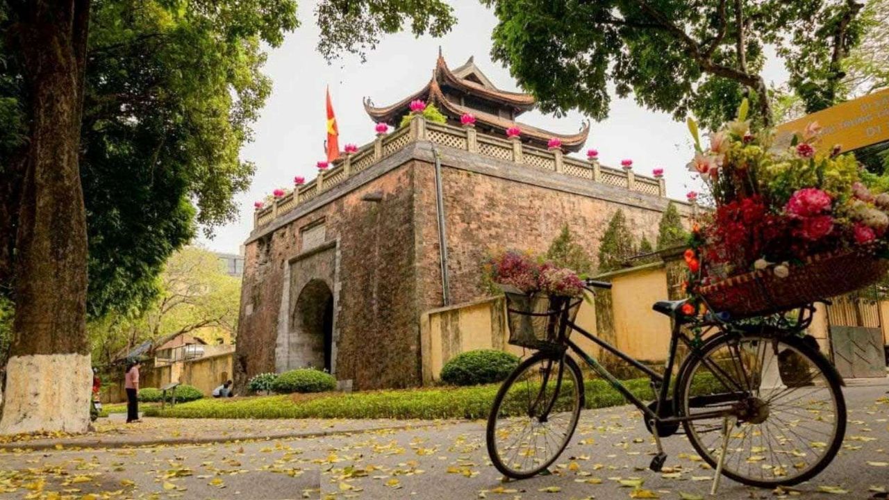 Day 1 of the 8-Day 7-Night tour Hanoi - Phu Quoc - Ho Chi Minh City