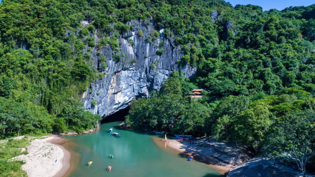 Di chuyển từ trung tâm TP. Đồng Hới đến động Phong Nha
