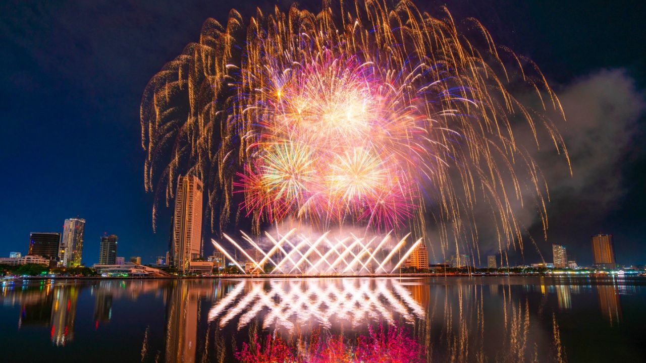 Discover the attraction of Da Nang International Fireworks Festival