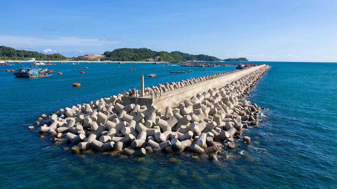 Discovering some features of Co To Island, Quang Ninh