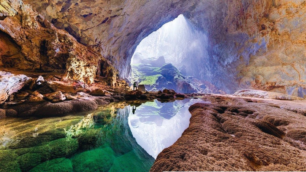 Động Phong Nha thuộc khu vực nào?