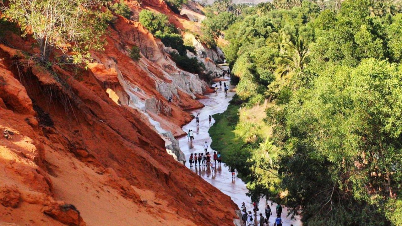 Explore Suoi Tien Stream during your trip to Mui Ne