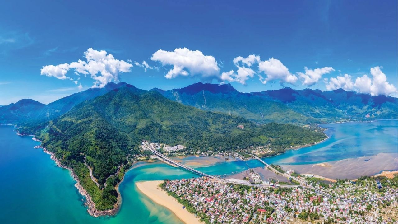 Khám phá đôi nét về vịnh Lăng Cô tại Huế