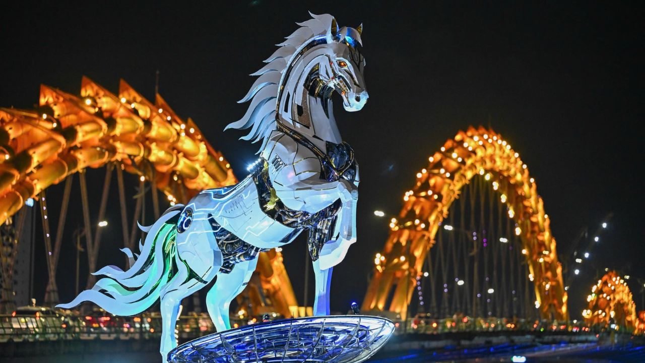 Linh vật ngựa tết Bính Ngọ tại Đà Nẵng Kim Mã Hợp Nhất