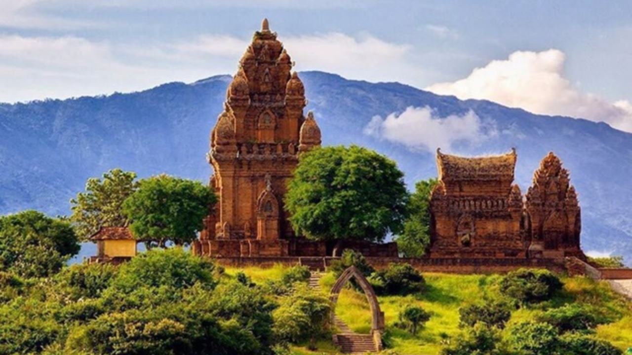 Po Klong Garai Cham Tower