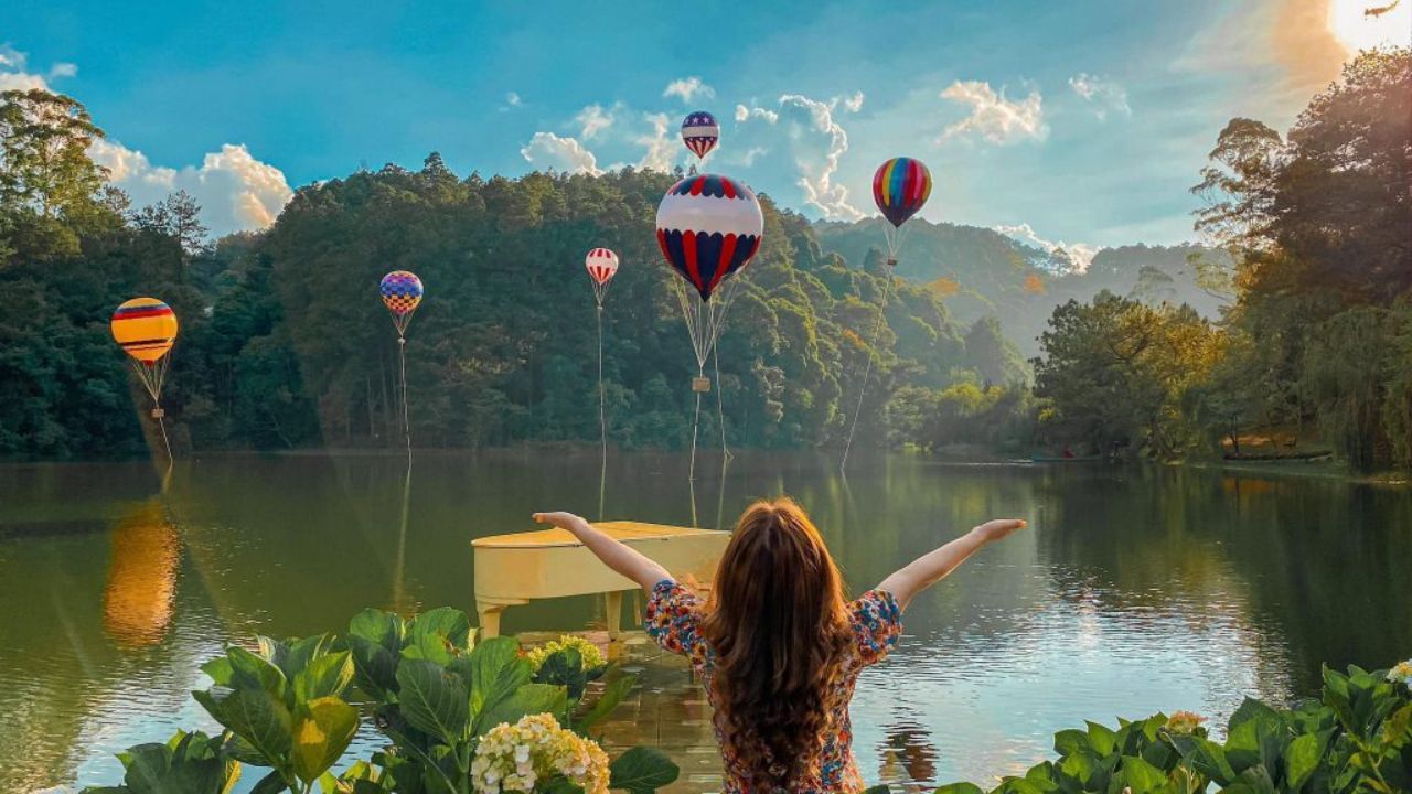 Rừng Giao Hưởng Đà Lạt sở hữu đàn piano trên mặt hồ lãng mạn