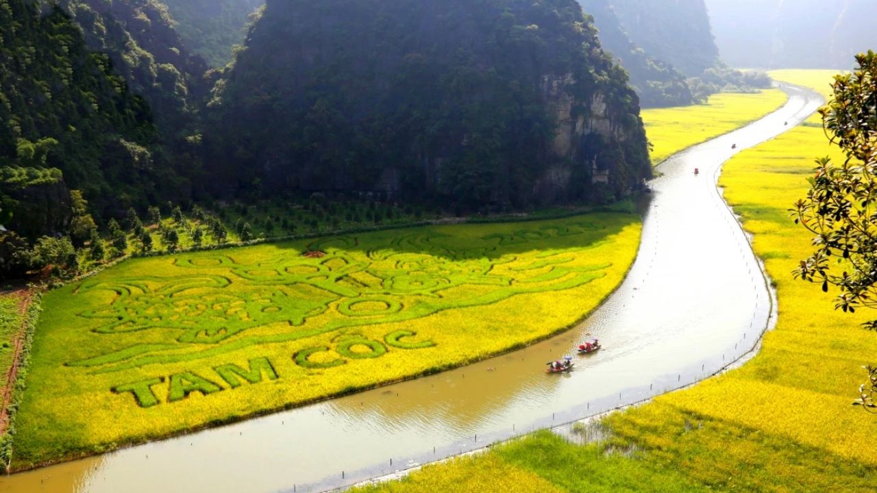 Tham quan chùa Bích Động tại Tam Cốc Ninh Bình