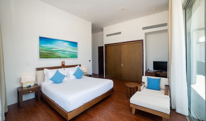 Luxurious 5 Bed Room Beachfront Pool Villa (4 bathrooms)