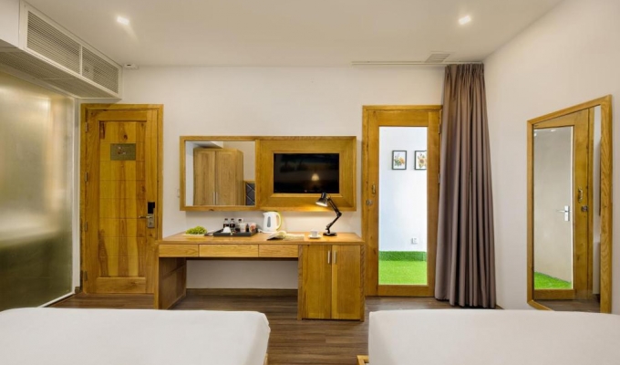 Superior twin with window
