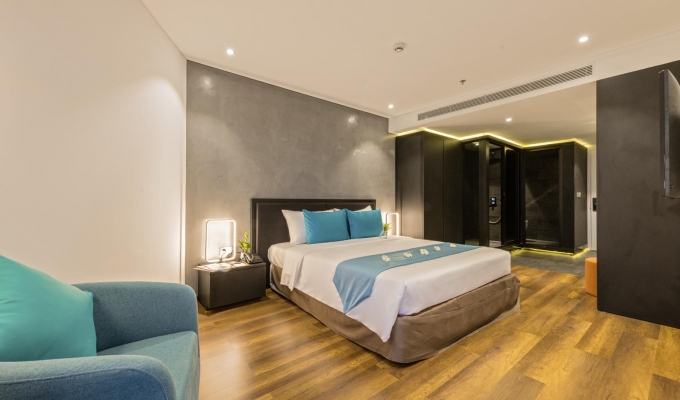 Man Thai Coastline Deluxe